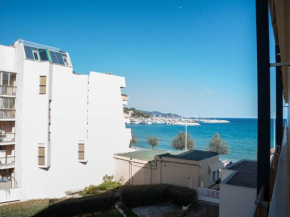 T2 Cabine 4 pers. avec balcon, clim, parking, à 10m de la plage du Lavandou - FR-1-803-66